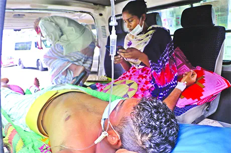 ৪ দিনে ৪ হাসপাতালে ধরনা এম্বুলেন্স ভাড়া ৪০ হাজার
