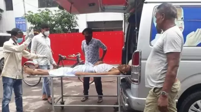 হাসপাতালে ভর্তি মিলছে না, অসহায় সাধারণ রোগীরা