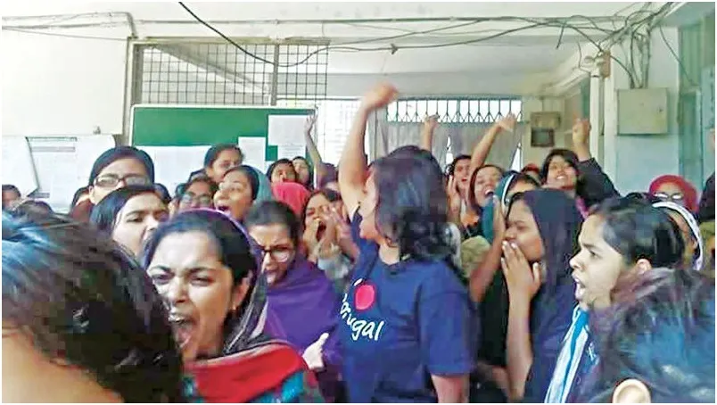 ছাত্রীদের প্রতিবাদের মুখে কক্ষ দখলমুক্ত হলো