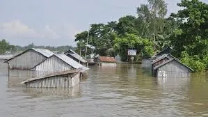 মধ্যাঞ্চলে বন্যার আরও অবনতি, পুবে উন্নতি
