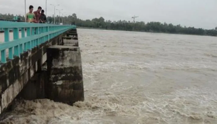 ভয়ংকর চেহারায় ফিরছে ভাঙন