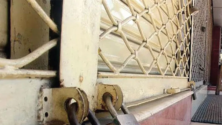 দোকান গুটিয়ে ফেলছেন ক্ষুদ্র উদ্যোক্তারা