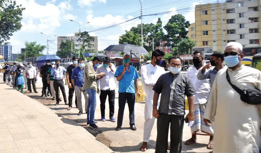 করোনা পরীক্ষায় দুর্ভোগে বিদেশগামীরা