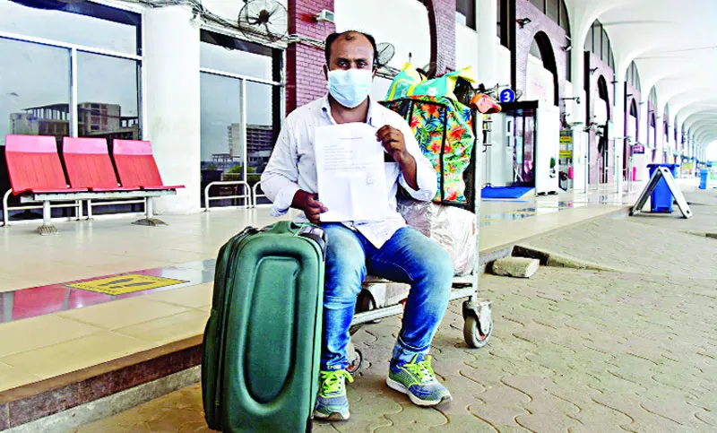 তাদের বিদেশ যাওয়াই হলো না! নতুন ডিজি চেয়ারে না বসতেই কেন এ কাণ্ড