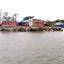 ঘরবাড়ি ছাড়ছে উপকূলীয় মানুষ চুলা জ্বলছে না হাজারো পরিবারের
