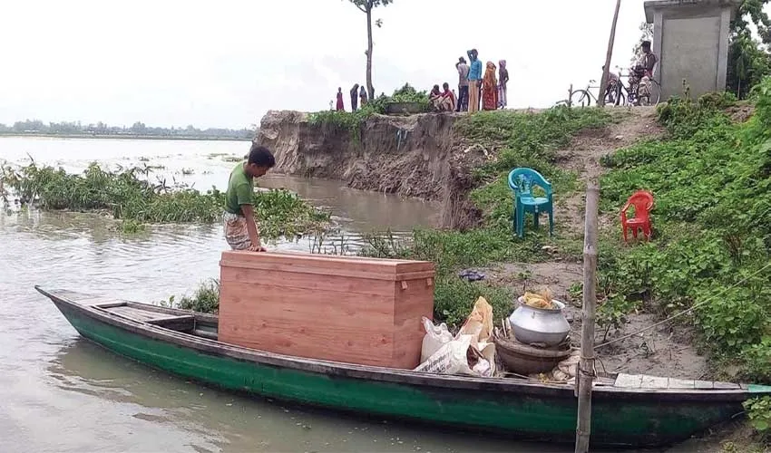 পানি বৃদ্ধিতে চরম দুর্ভোগ