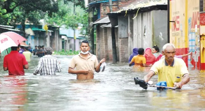 অবিরাম বর্ষণে রংপুর ডুবছে