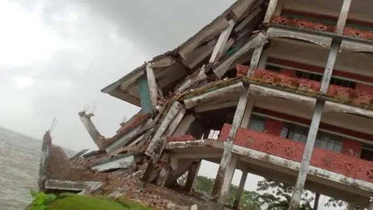 নদীর গ্রাসে হাজার কোটি টাকা