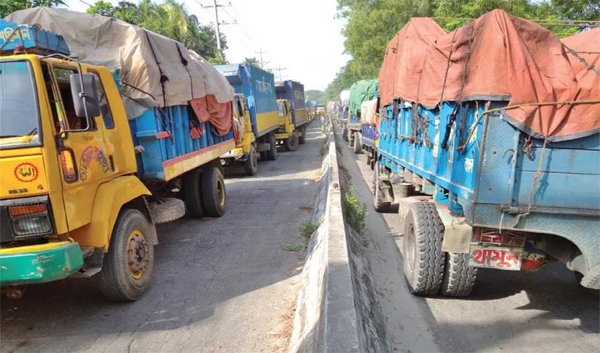 পাটুরিয়া-দৌলতদিয়ায় যানজট অব্যাহত