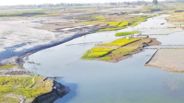ধরলার বুকে শুধু চর আর চর