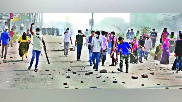 হঠাৎ শ্রমিক অসন্তোষে শঙ্কিত ব্যবসায়ীরা