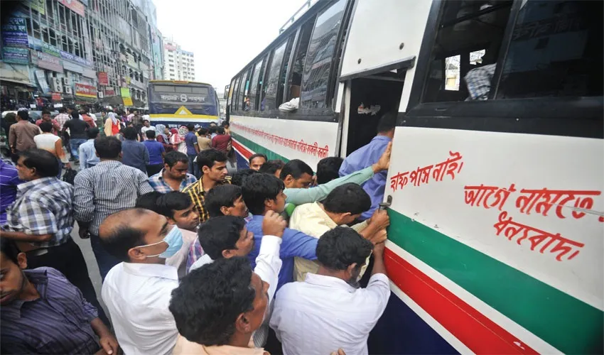 অস্বস্তিতে যাত্রীরা
