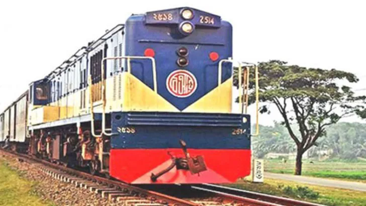 অবহেলায় লোকাল ট্রেন মনোযোগ আন্তঃনগরে