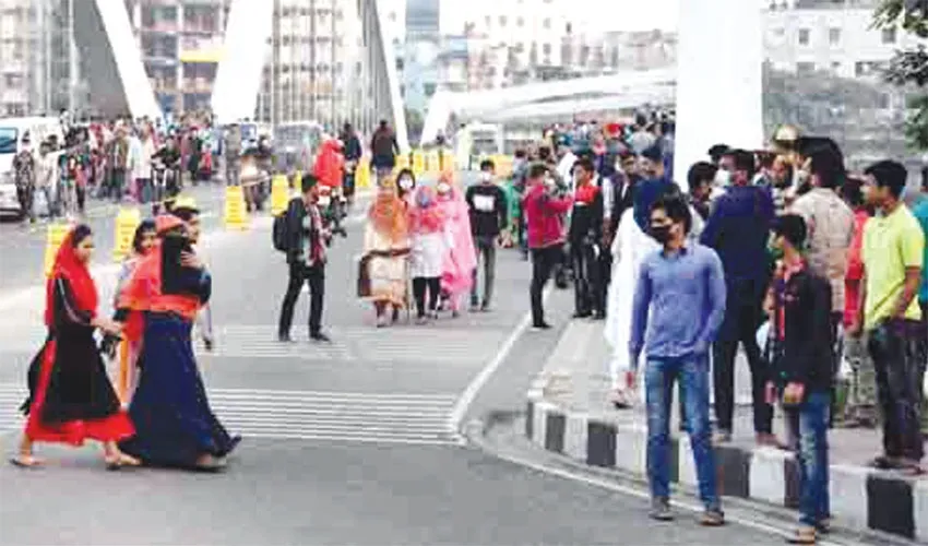 নয়নাভিরাম হাতিরঝিলে বখাটেপনা