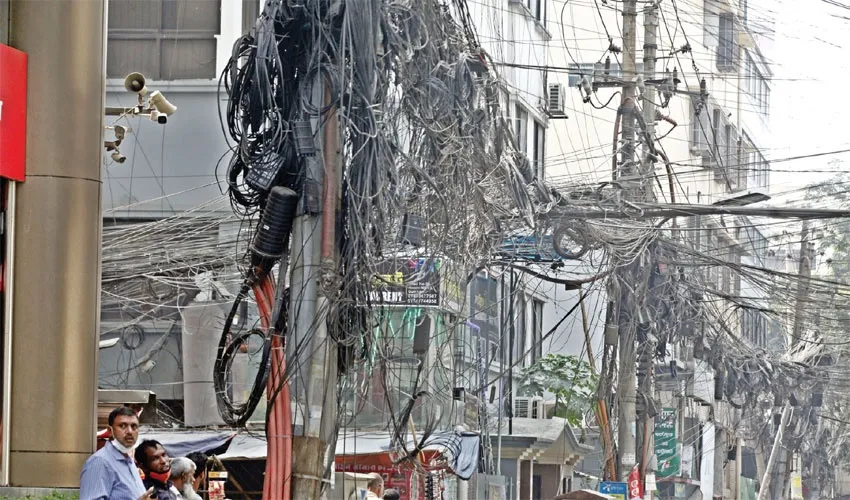 সময় বাড়ছে তার ঝুলছে