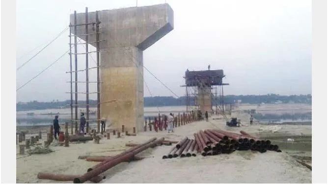 ফারাক্কার প্রভাবে পদ্মা ও শাখা নদীর বুকে শুধু চর আর চর
