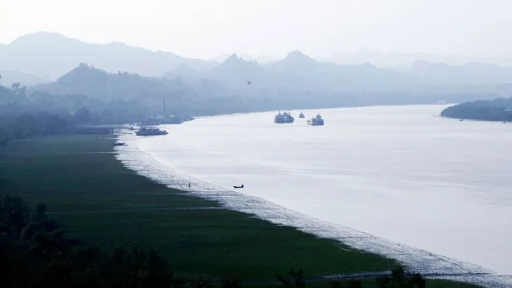 কাজ করে না ঠিকাদার, তদবিরে ব্যস্ত পাউবো