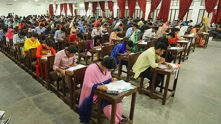 শিক্ষার্থীরা চান পরীক্ষা