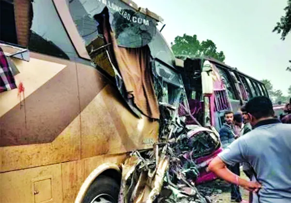 ছুটির দিনে সড়কে ঝরলো ২৩ প্রাণ