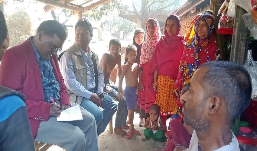 সীমান্তগ্রামে জীবন বিপন্ন