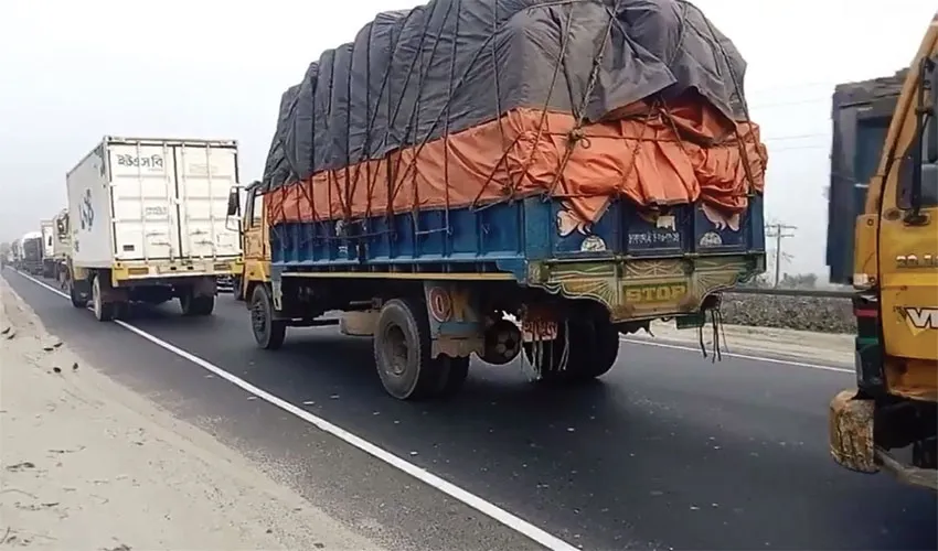 ২৫ কিলোমিটার দীর্ঘ যানজট