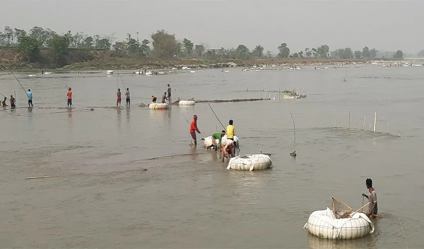 মানচিত্র থেকে নদী উধাও