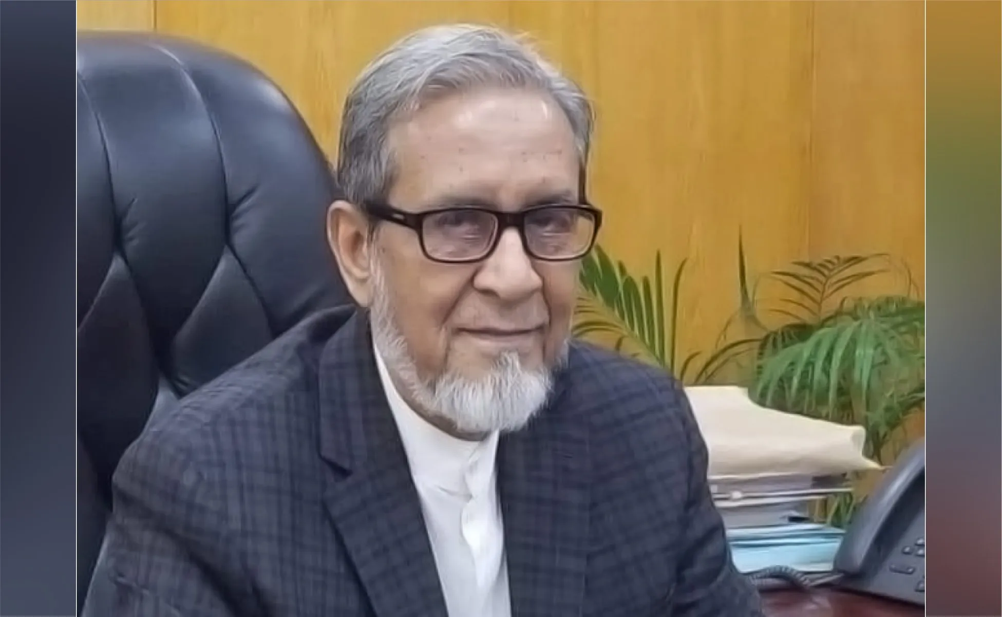 চলে গেলেন এম. আযীযুল হক...
