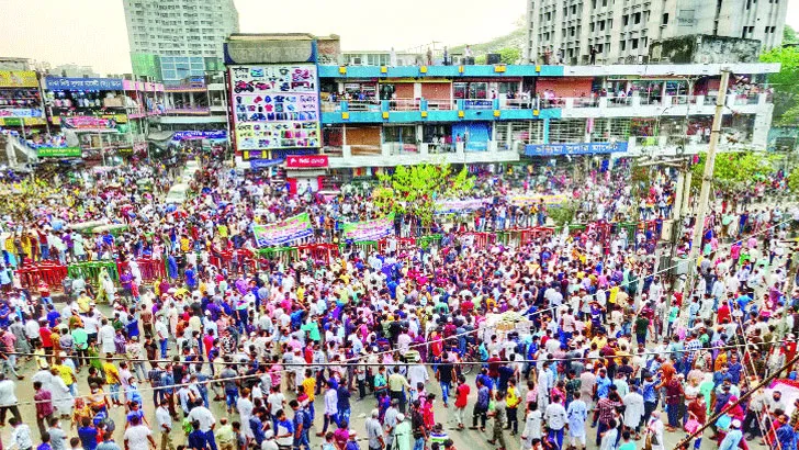 দোকান খোলা রাখার দাবি ব্যবসায়ীদের