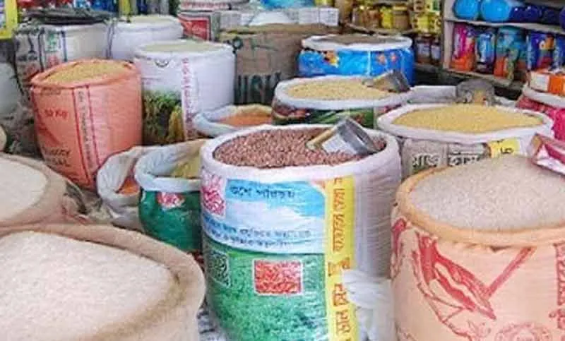 বেড়েছে চাল ডাল তেল মুড়ির দাম