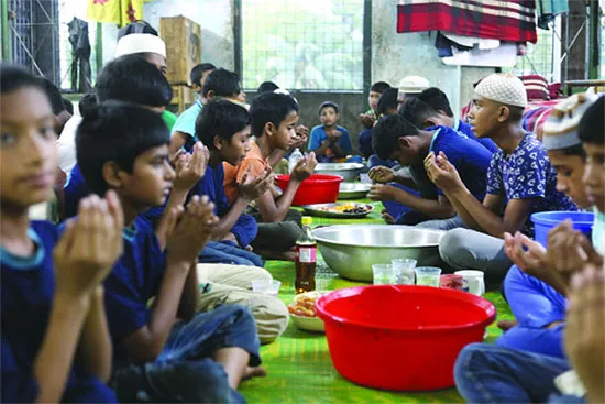 এতিমখানার শিশুরাও সংকটে