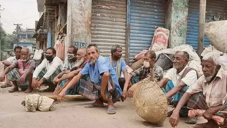 আয় কমেছে ব্যয় বেড়েছে