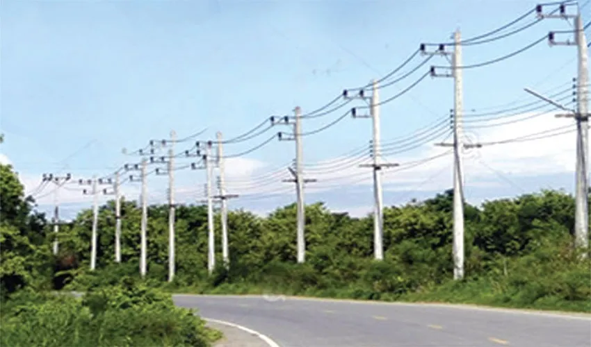 আটকে আছে খুঁটিতেই