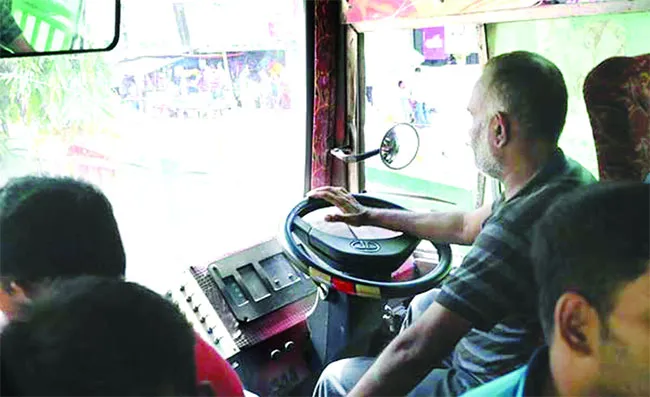 লকডাউনে গণপরিবহন শ্রমিকদের দুর্দশা