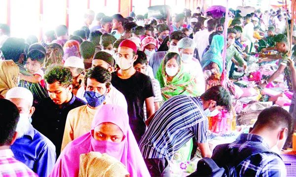 করোনার শঙ্কা নিয়েই শপিং চলছে সমানতালে