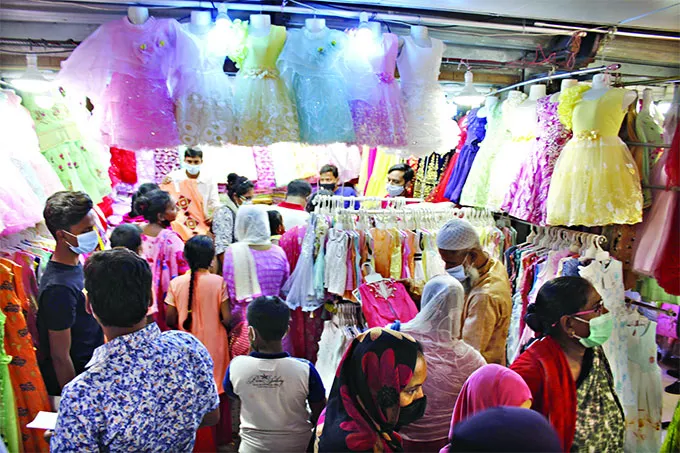 ঈদ কেনাকাটায় স্বাস্থ্যবিধিকে অবজ্ঞা