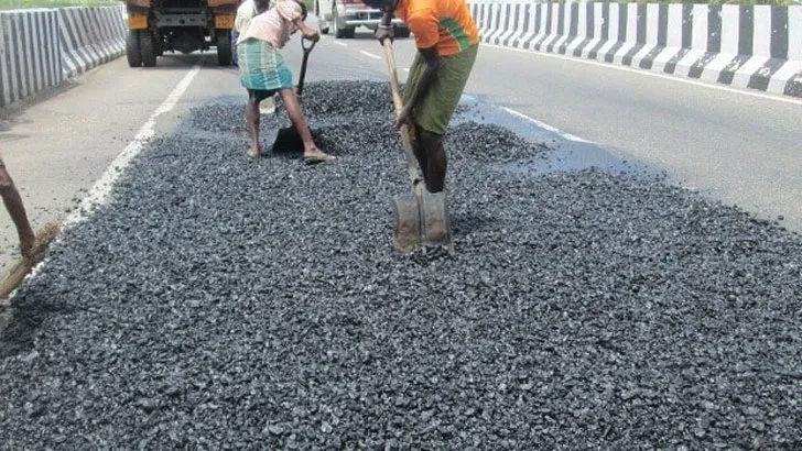 সড়কের ক্ষতি বাড়ছে নিম্নমানের বিটুমিনে