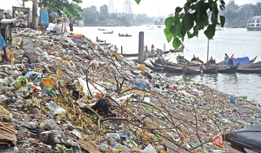 দূষণে বিষাক্ত নদী