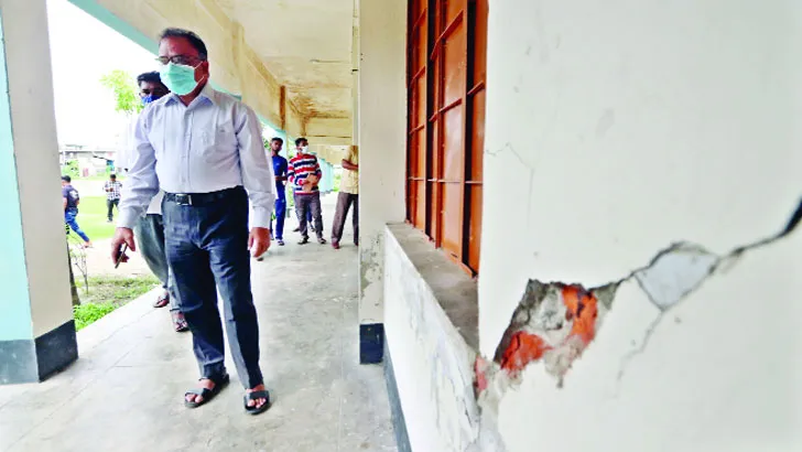 সিলেটে বড় ভূমিকম্পের শঙ্কায় দিশেহারা নগরবাসী