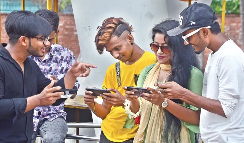মোবাইলে প্রজন্মের সর্বনাশ