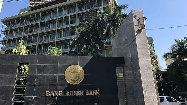 প্রভাবশালী দেখলেই ‘নীরব দর্শক’
