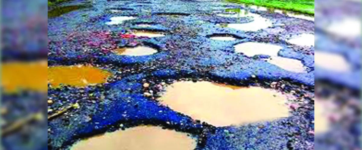 তিন হাজার কিলোমিটার সড়ক-মহাসড়ক বেহাল