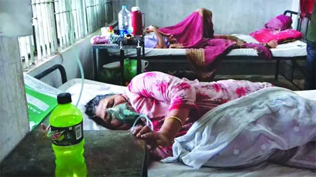 অসুস্থ মাকে নিয়ে ৯ ঘণ্টায় ৬ হাসপাতালে ঘুরলেন ছেলে