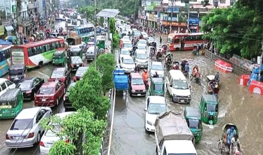 বৃষ্টি হলেই ডুবছে ঢাকা