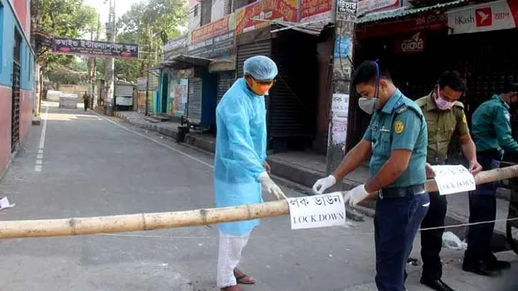 ঢিলেঢালা লকডাউনে ভোগান্তির যাত্রা