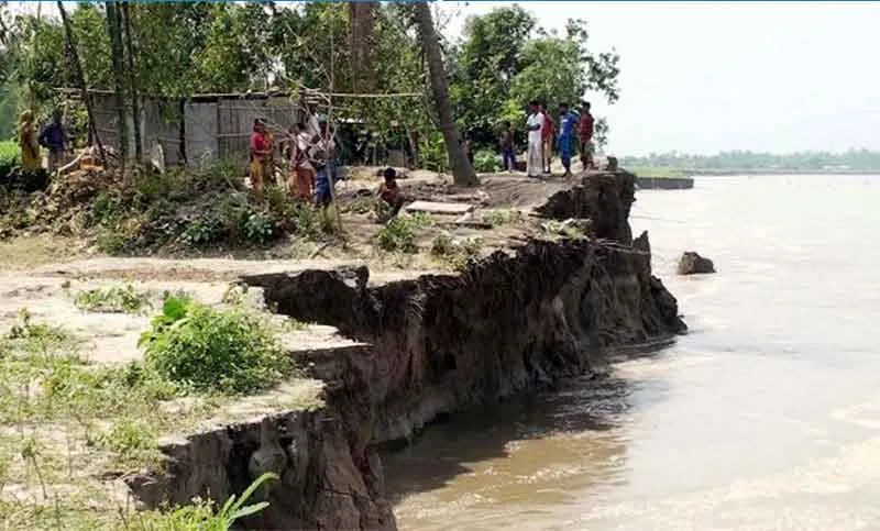 নিম্নাঞ্চল-চরাঞ্চলে পানি ঢুকে পড়েছে, বাড়ছে নদীভাঙনও