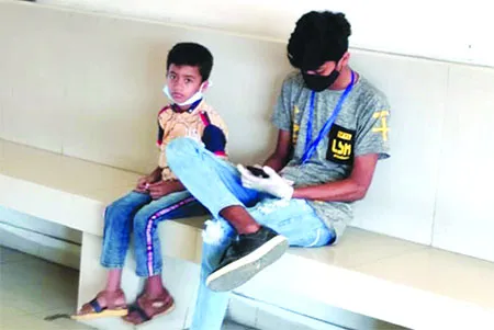 হাসপাতালেও অসহায় তারা