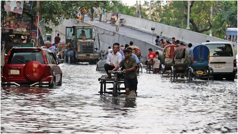 বৃষ্টি, জলজট, যানজটে নাকাল রাজধানীবাসী