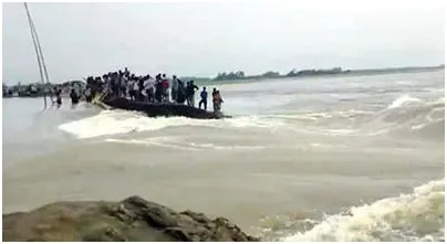 সুনামগঞ্জে দেড় লক্ষাধিক হেক্টরের বোরো ফসল পানির নিচে ॥ ৩ হাজার কোটি টাকার ক্ষতি