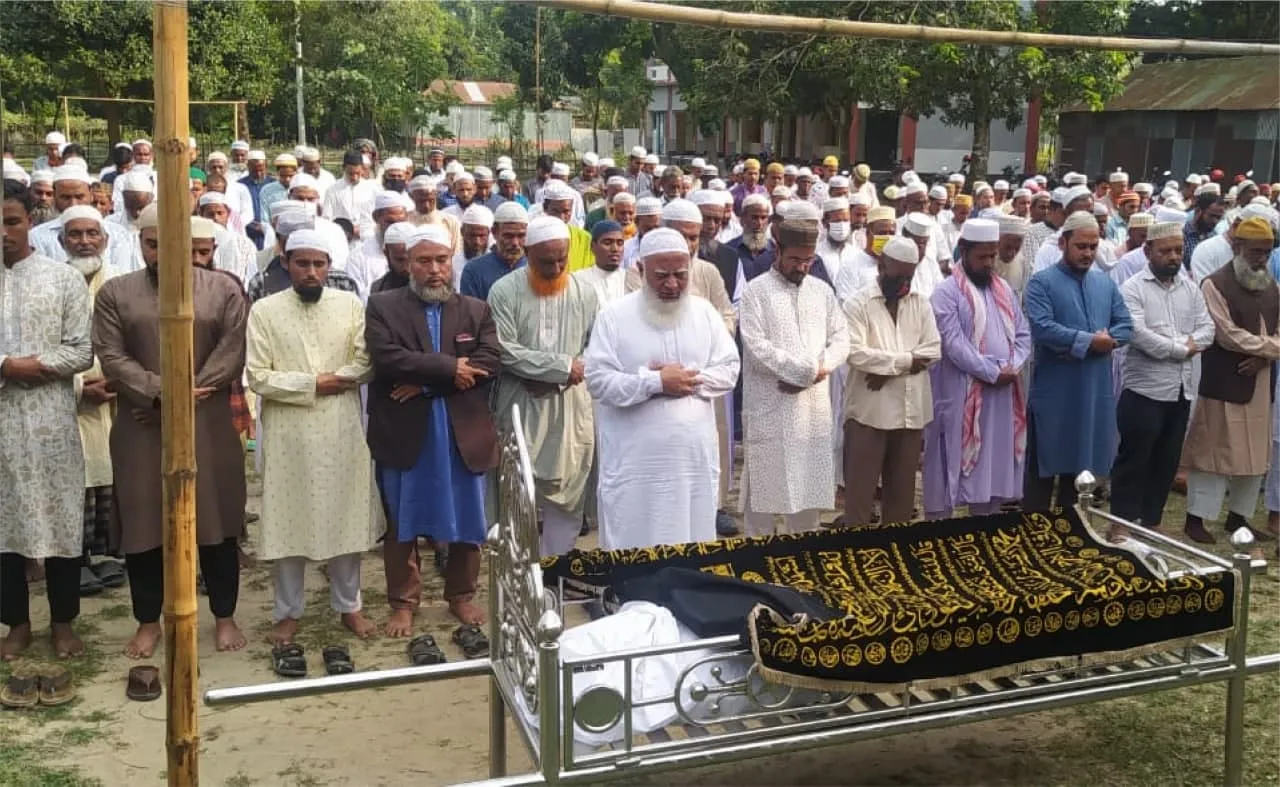 কেন্দ্রীয় অফিসের স্টাফ জনাব মোঃ রফিকুল ইসলামের জানাযা ও দাফন সম্পন্ন