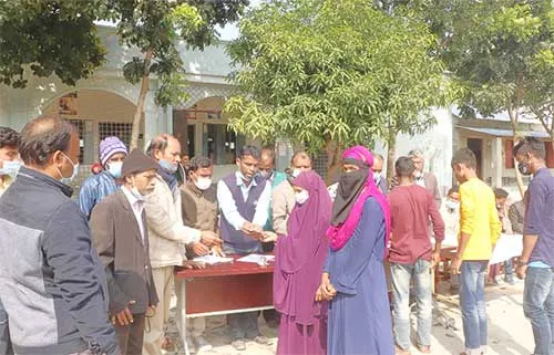 টিকার জন্য টাকা আদায়, পরে মাইকিং করে টাকা ফেরত
